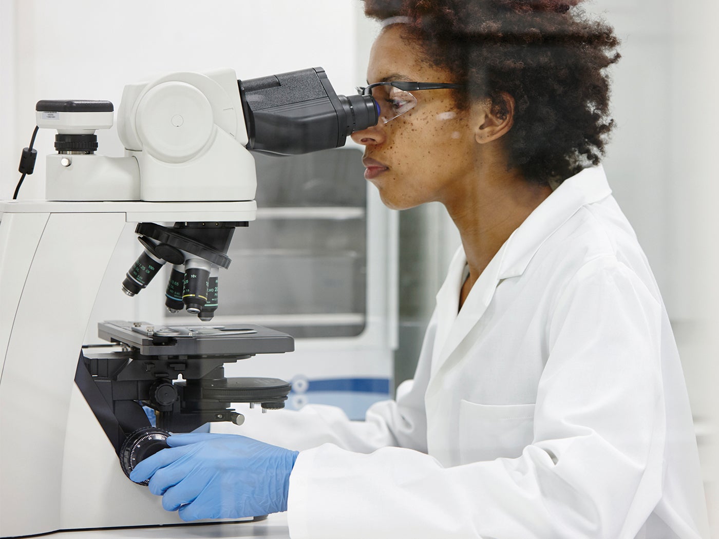 STK_Lab-Tech-at-Microscope_article