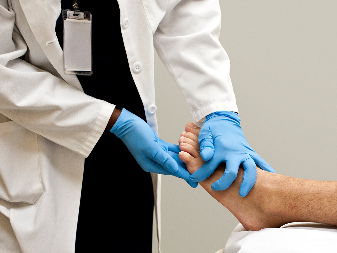STK_biofilm_exam_foot_gloves