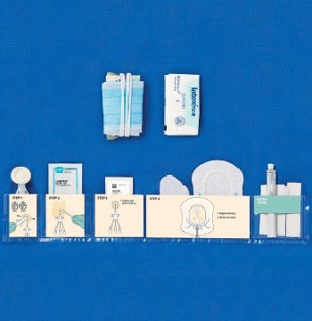 PF153134_PRI01 (1)-min Dressing change system with components laid out in order of use